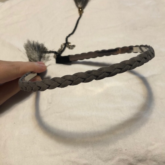 Grey Headband with Earring like Dangling - Picture 6 of 6